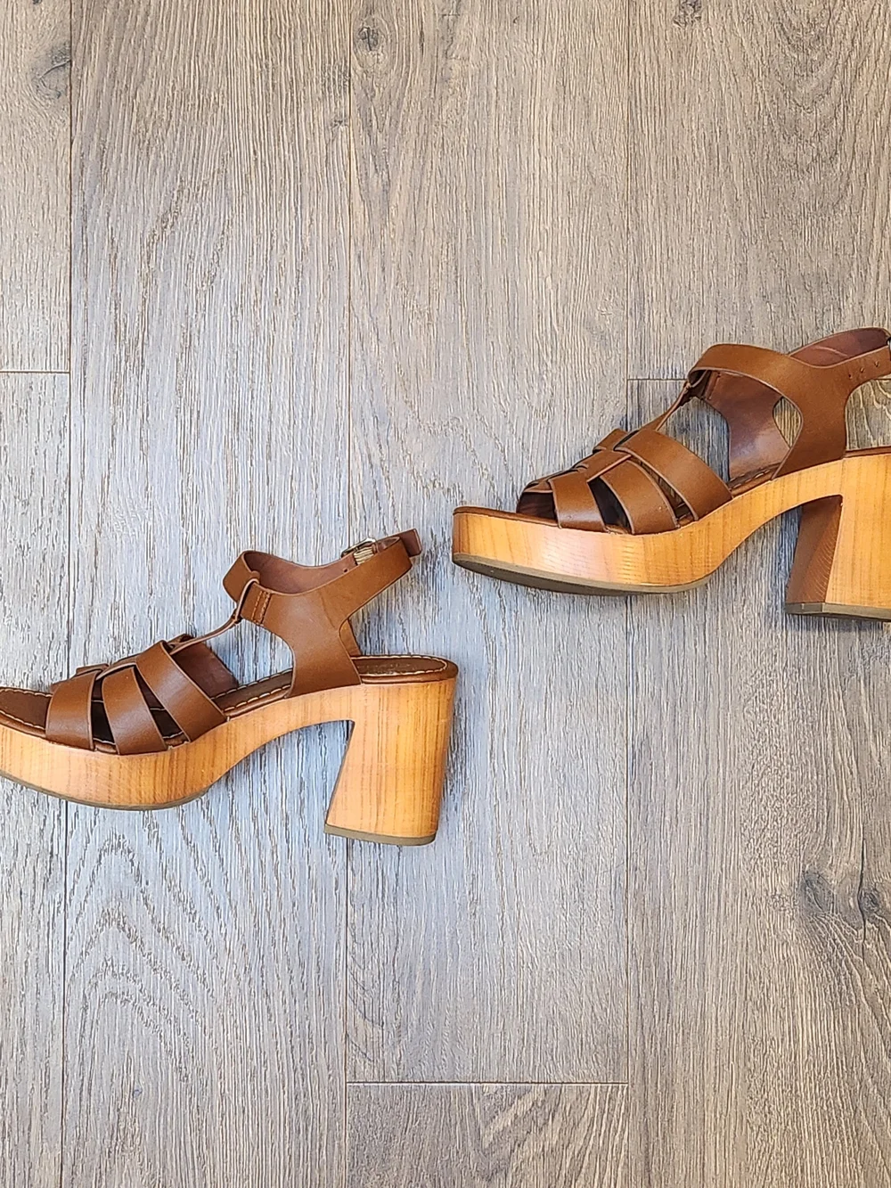 City Classified Brown Strappy Platform Block Heel Sandals - Size 6 - EUC